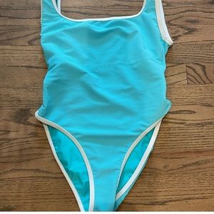 Lain snow size Medium one piece